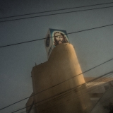 Brasile. Rio de janeiro, Complexo do Alemao. Effige di Gesù Cristo sopra un palazzo.